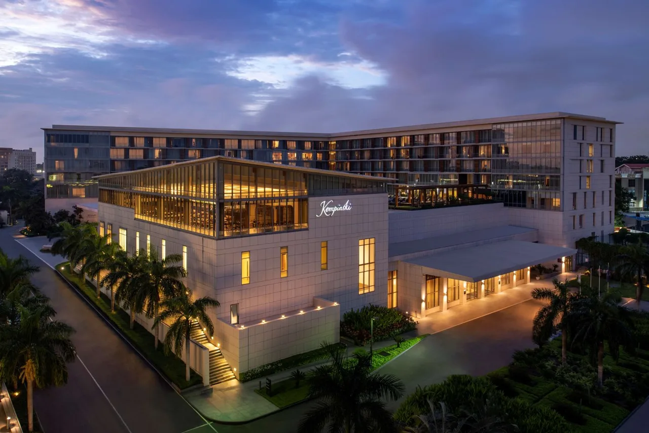 Kempinski Hotel Gold Coast City in Accra at dusk
